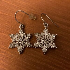 Elegant Silver Snowflake Earrings